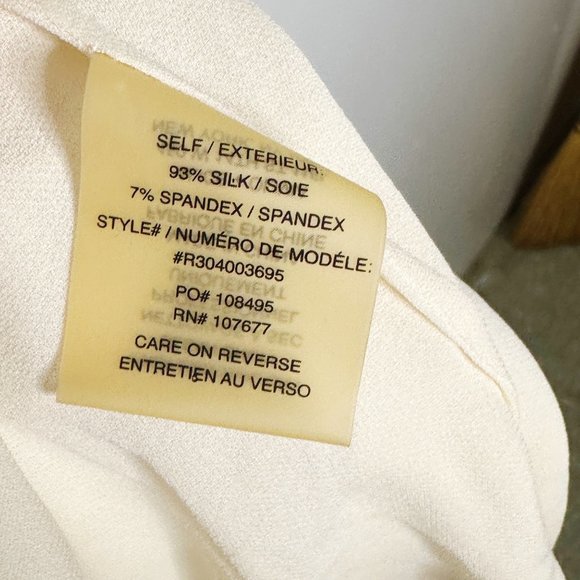 alice + olivia Women's White Medium Silk Spandex Blend V-Neck Blouse - Picture 11 of 11